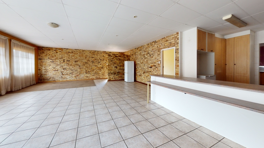 6 Bedroom Property for Sale in Kannoniers Park North West